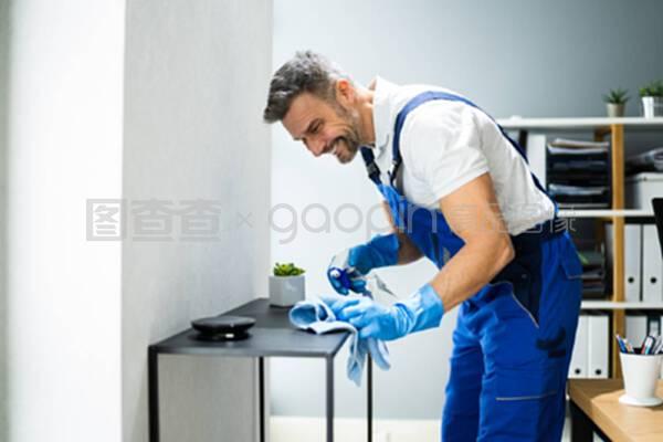 專業的清潔工辦公室清潔服務。