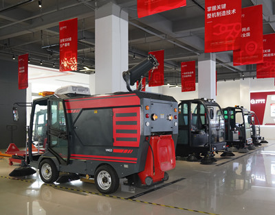 揚子S10電動掃地車助力蒙牛圣牧高科，打造綠色高效清潔新標桿